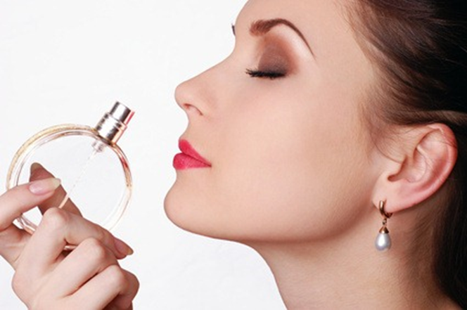 لایه‌بندی عطر و انواع روش های آن در پامیشا