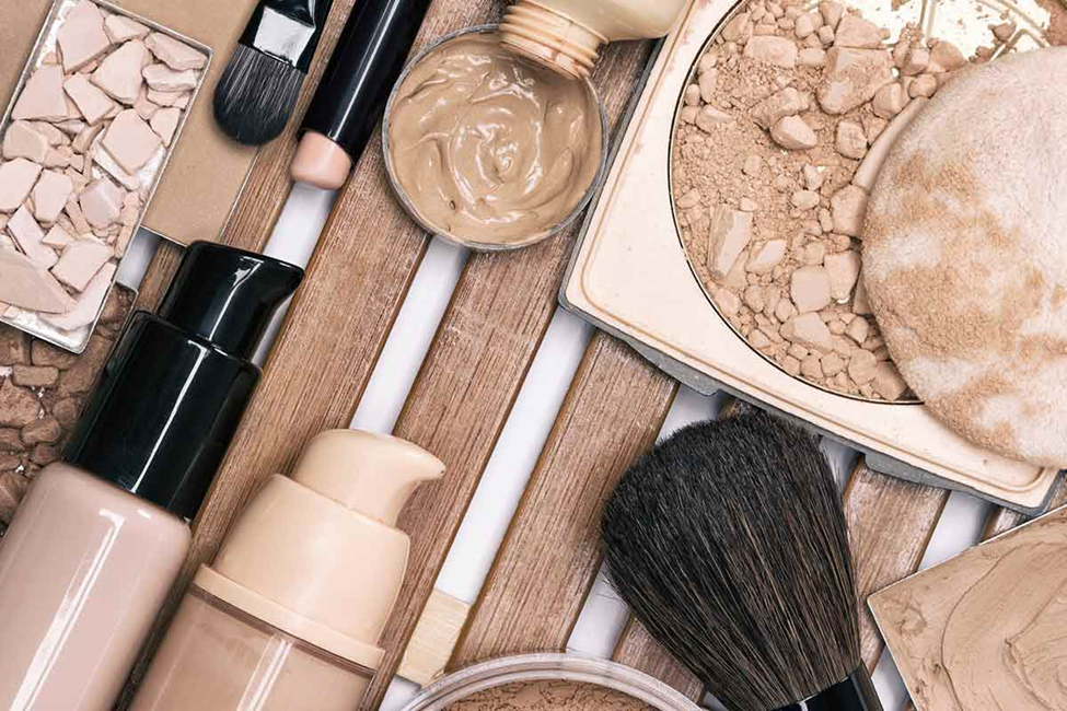 تفاوت کانسیلر، کرم پودر و موس و بررسی هرکدام از آنها در پامیشا