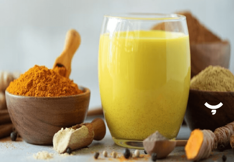 یک فنجان شیر با قاشق زردچوبه – راهکار طبیعی ضدالتهاب پوست