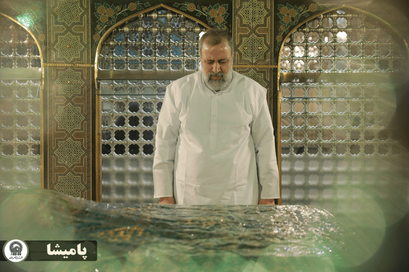 رئیسی در حرم امام رضا (ع)